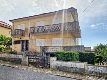 Moradia T6 para Venda em Algueirão-Mem Martins