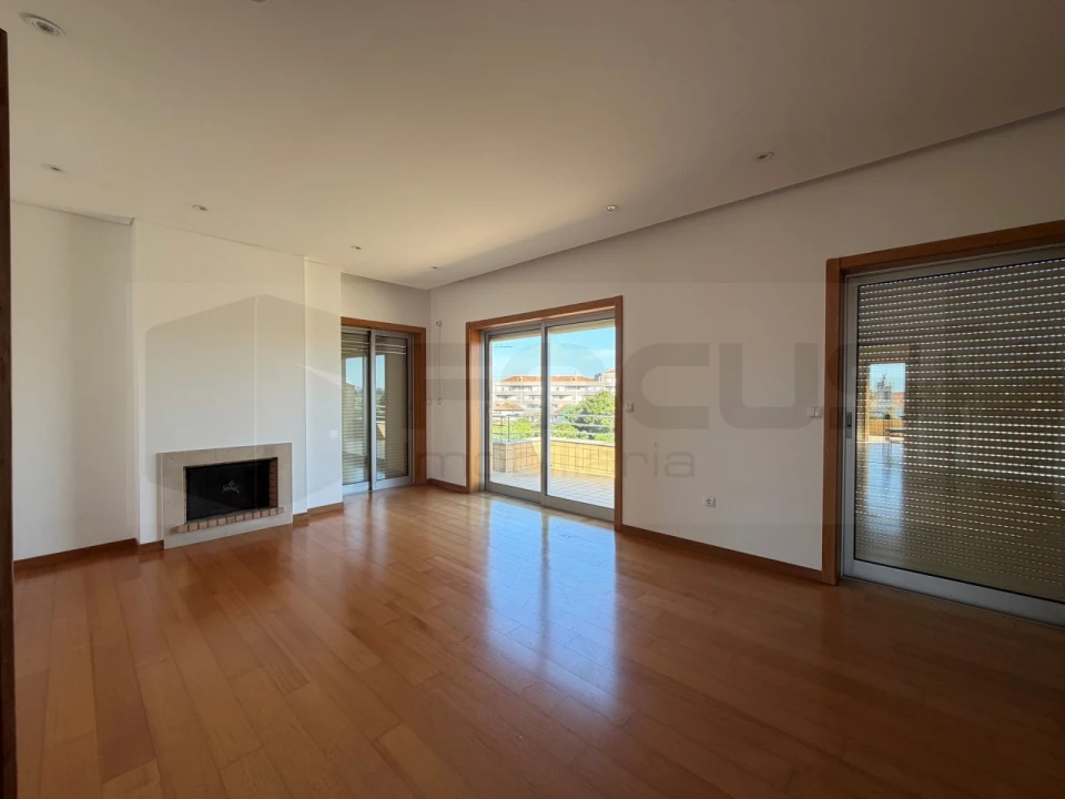 Apartamento T2 para Arrendamento em Aradas Foto 2