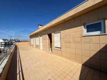 Apartamento T2 para Arrendamento em Aradas