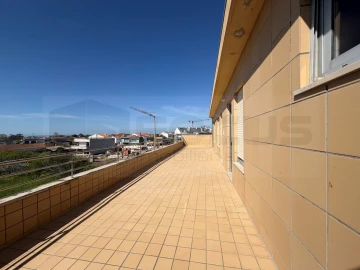 Apartamento T2 para Arrendamento em Aradas