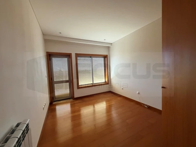 Apartamento T2 para Arrendamento em Aradas Foto 8