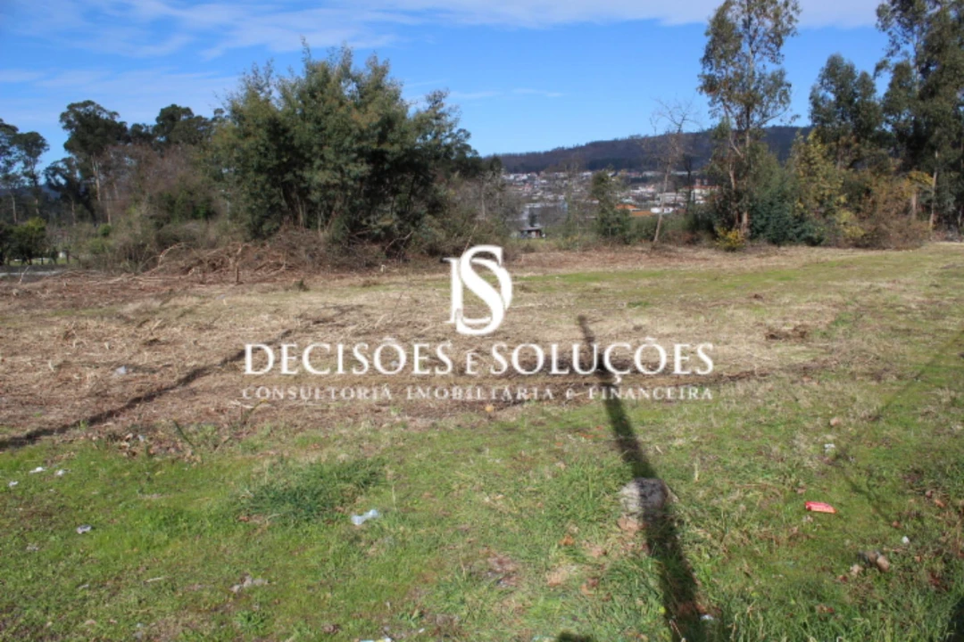 Terreno para Venda em Carvalhosa Foto 3