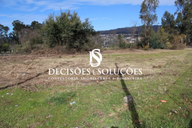 Terreno para Venda em Carvalhosa Foto 3