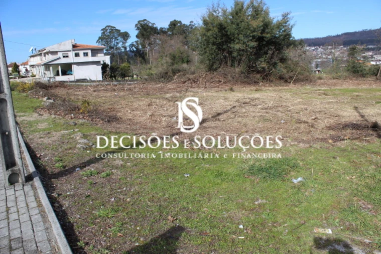 Terreno para Venda em Carvalhosa Foto 2