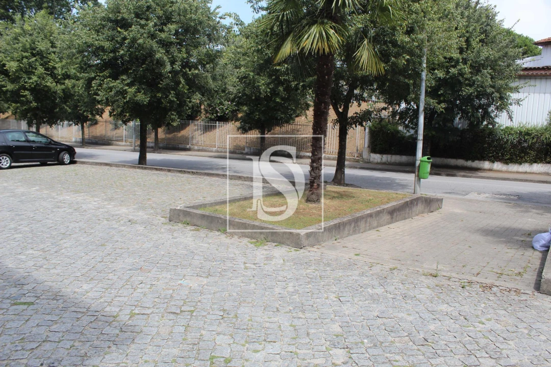 Loja para Venda em Vila Cova da Lixa e Borba de Godim Foto 3