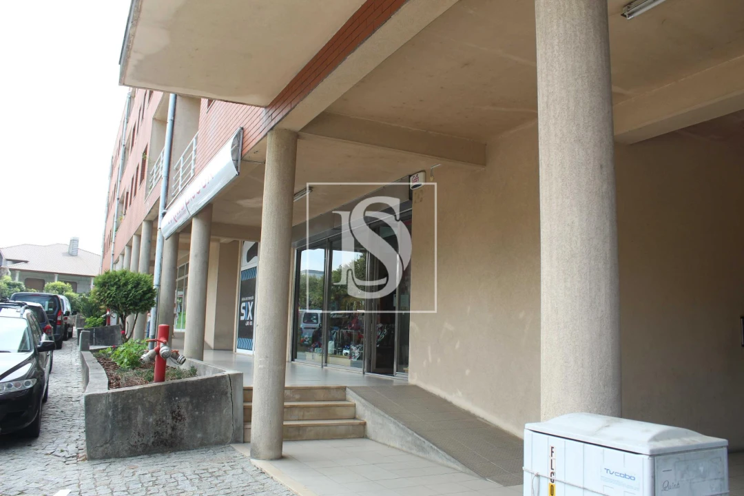 Loja para Venda em Vila Cova da Lixa e Borba de Godim Foto 2