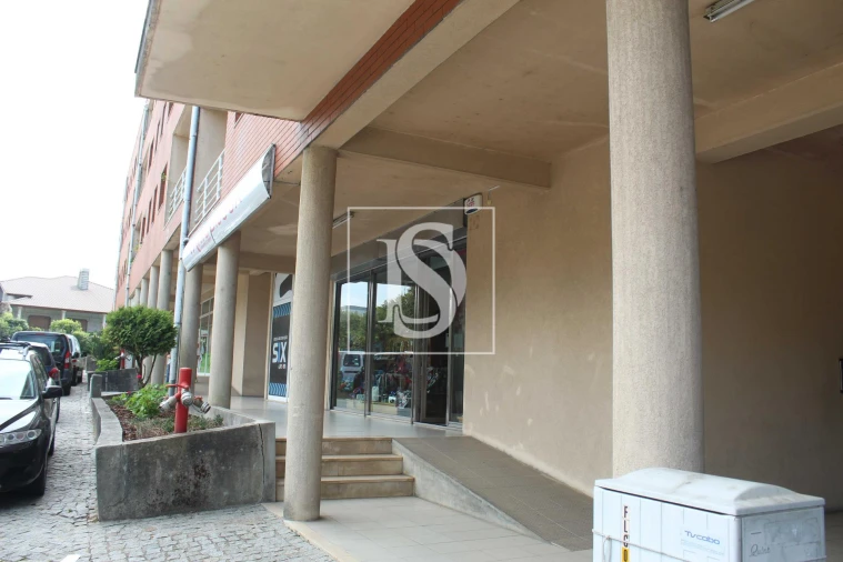 Loja para Venda em Vila Cova da Lixa e Borba de Godim Foto 2