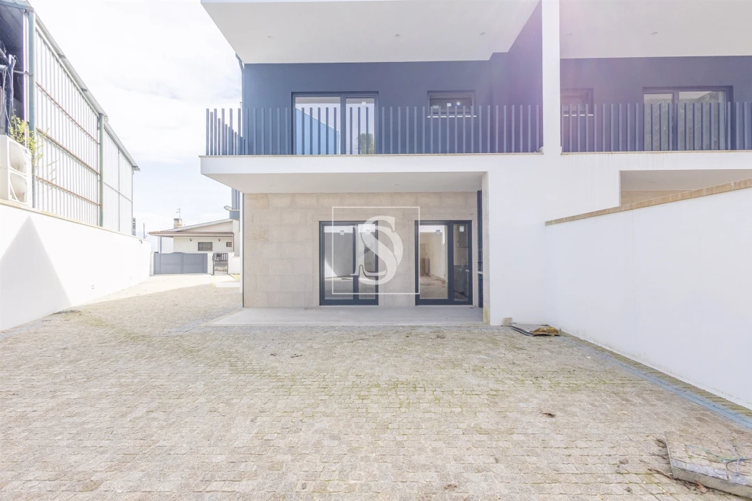 Moradia T3 para Venda em Sobretamega Foto 2