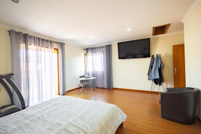 Moradia T4 para Venda em Rebordosa