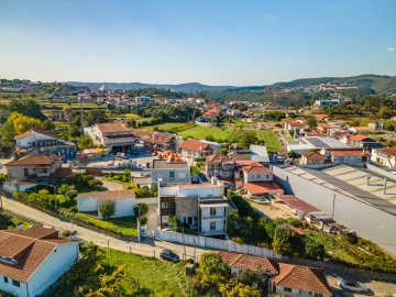 Moradia T4 para Venda em Rebordosa