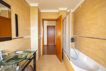 Moradia T4 para Venda em Rebordosa