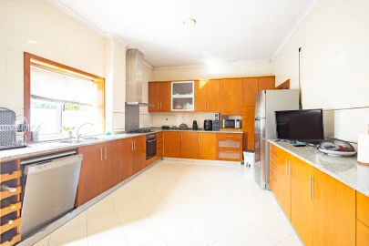 Moradia T4 para Venda em Rebordosa