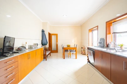 Moradia T4 para Venda em Rebordosa