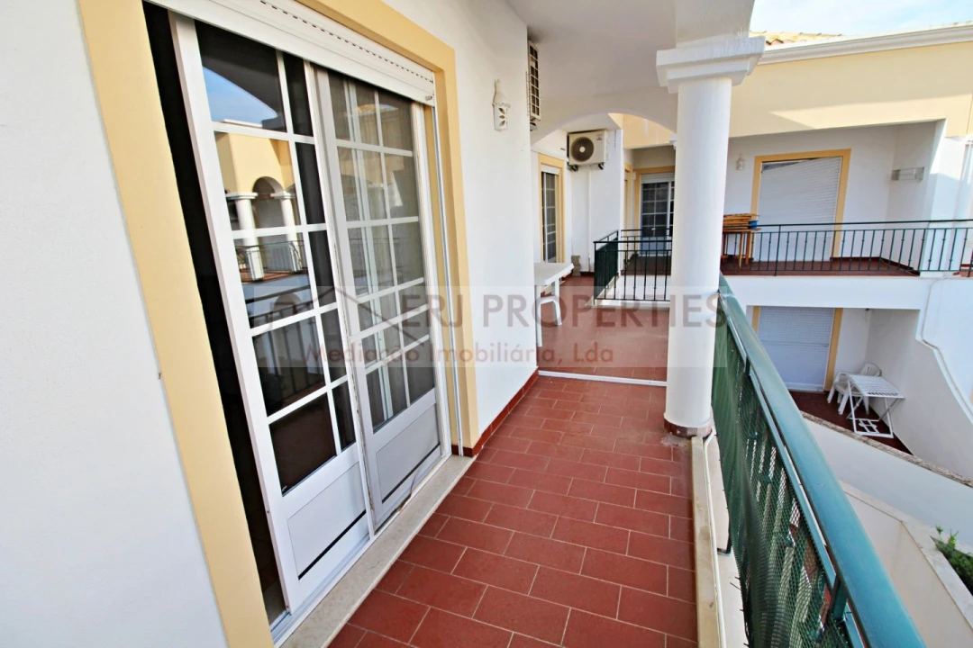 Apartamento T2 para Arrendamento em Altura Foto 4
