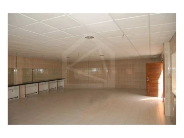 Moradia T6 para Venda em São Pedro Fins