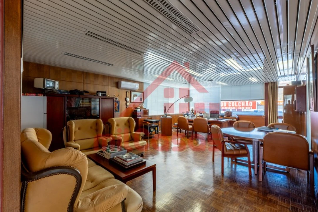 Escritório para Arrendamento em Santa Maria, São Pedro e Matacães Foto 10