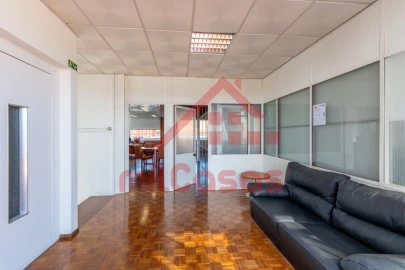 Escritório para Arrendamento em Santa Maria, São Pedro e Matacães