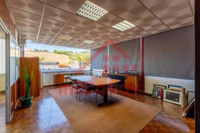 Escritório para Arrendamento em Santa Maria, São Pedro e Matacães