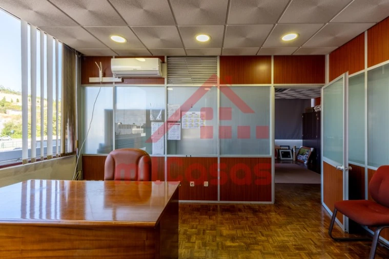 Escritório para Arrendamento em Santa Maria, São Pedro e Matacães Foto 5