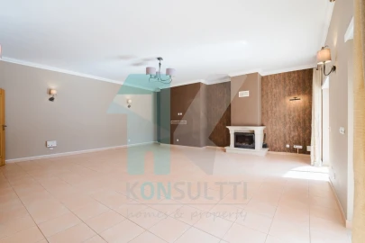 Moradia T5 para Venda em Luz