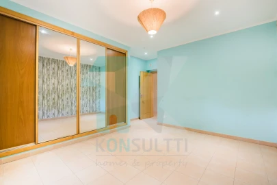 Moradia T5 para Venda em Luz