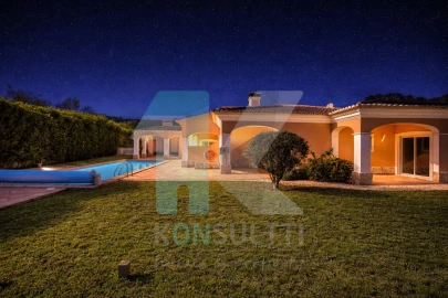 Moradia T5 para Venda em Luz