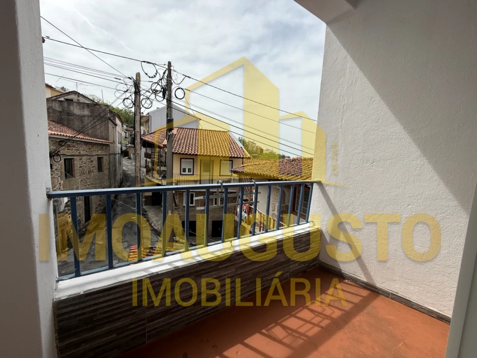 Moradia T2 para Venda em Cortes do Meio Foto 8