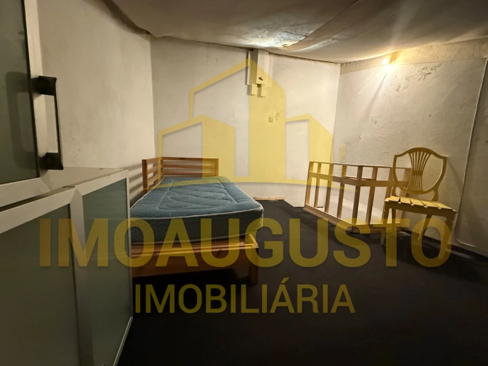 Moradia T2 para Venda em Cortes do Meio Foto 7