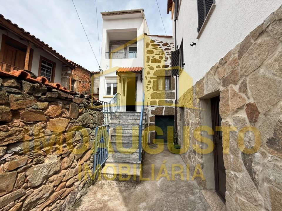 Moradia T2 para Venda em Cortes do Meio Foto 2