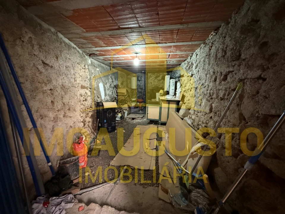 Moradia T2 para Venda em Cortes do Meio Foto 9