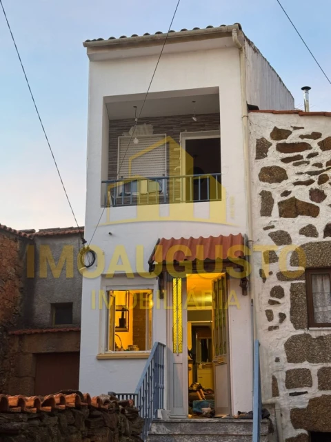 Moradia T2 para Venda em Cortes do Meio