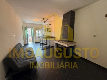 Moradia T2 para Venda em Cortes do Meio