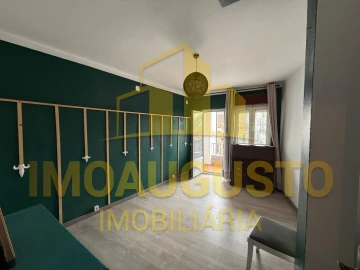 Moradia T2 para Venda em Cortes do Meio
