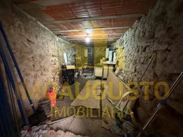 Moradia T2 para Venda em Cortes do Meio