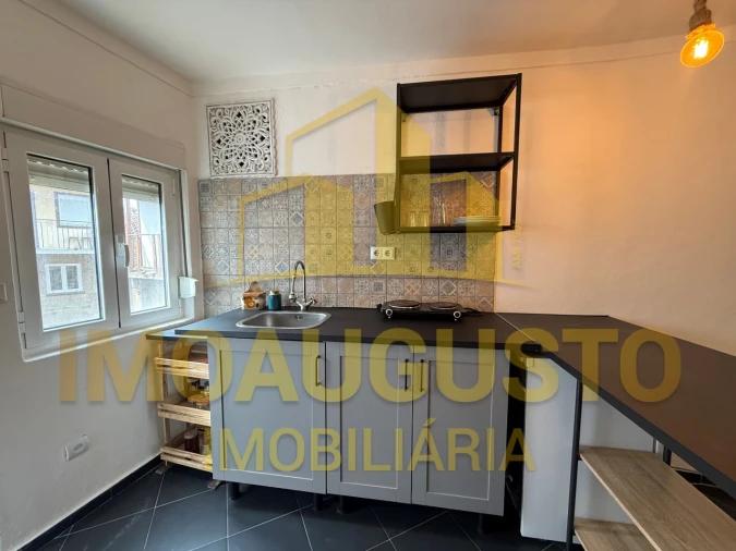 Moradia T2 para Venda em Cortes do Meio Foto 4