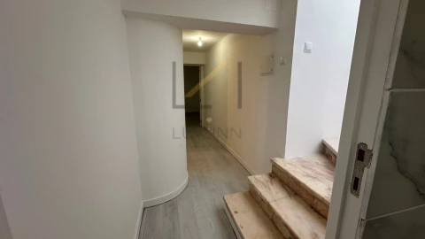 Loja para Arrendamento em Laranjeiro e Feijó