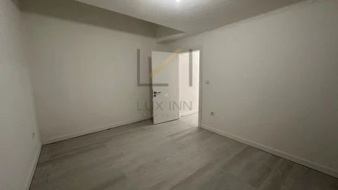 Loja para Arrendamento em Laranjeiro e Feijó