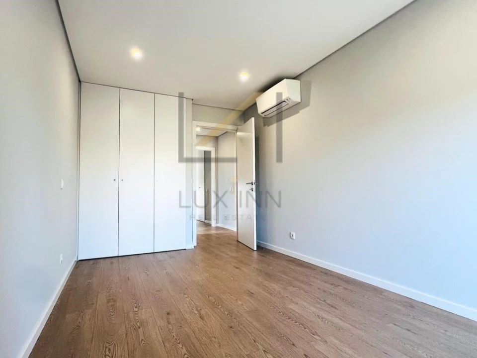 Apartamento T3 para Venda em Carcavelos e Parede Foto 14