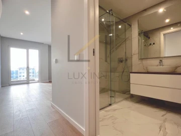 Apartamento T3 para Venda em Carcavelos e Parede