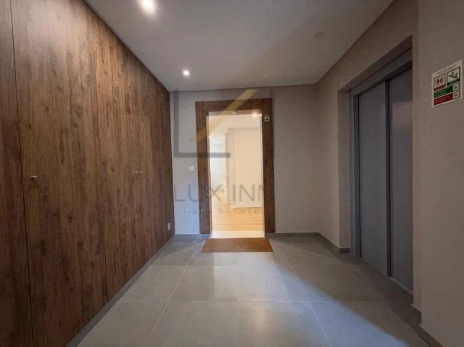 Apartamento T3 para Venda em Carcavelos e Parede Foto 19