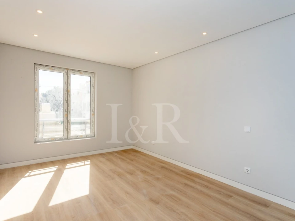 Apartamento T3 para Venda em Carcavelos e Parede Foto 9