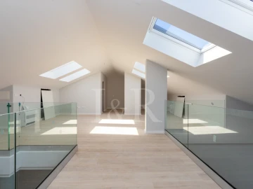 Apartamento T3 para Venda em Carcavelos e Parede