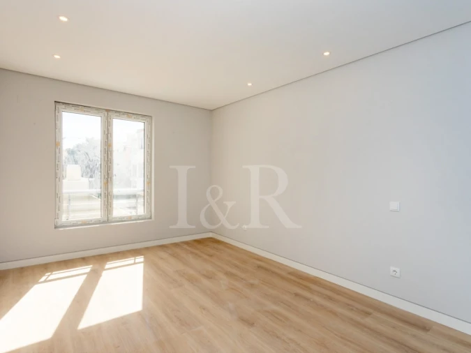 Apartamento T3 para Venda em Carcavelos e Parede Foto 9