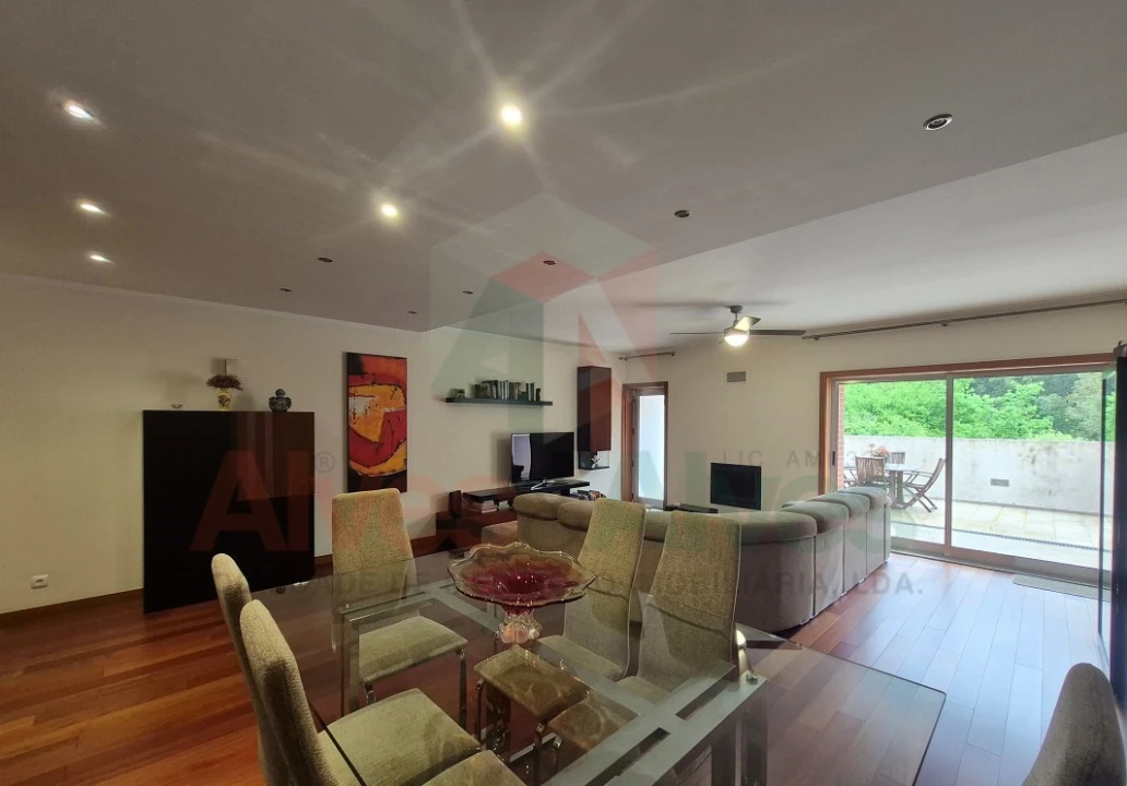 Moradia T4 para Venda em São Pedro Fins Foto 1