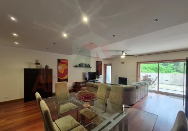 Moradia T4 para Venda em São Pedro Fins