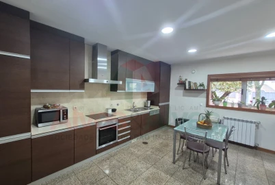 Moradia T4 para Venda em São Pedro Fins