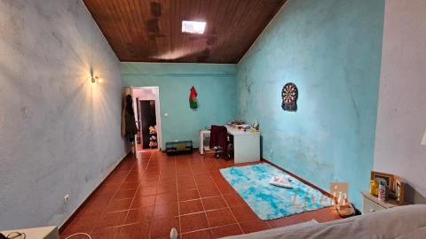 Moradia T2 para Venda em Maxial e Monte Redondo