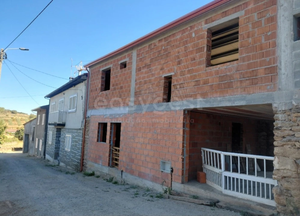 Moradia T4 para Venda em Vilarinho dos Galegos e Ventozelo Foto 2