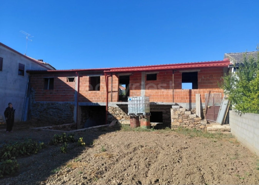 Moradia T4 para Venda em Vilarinho dos Galegos e Ventozelo Foto 13