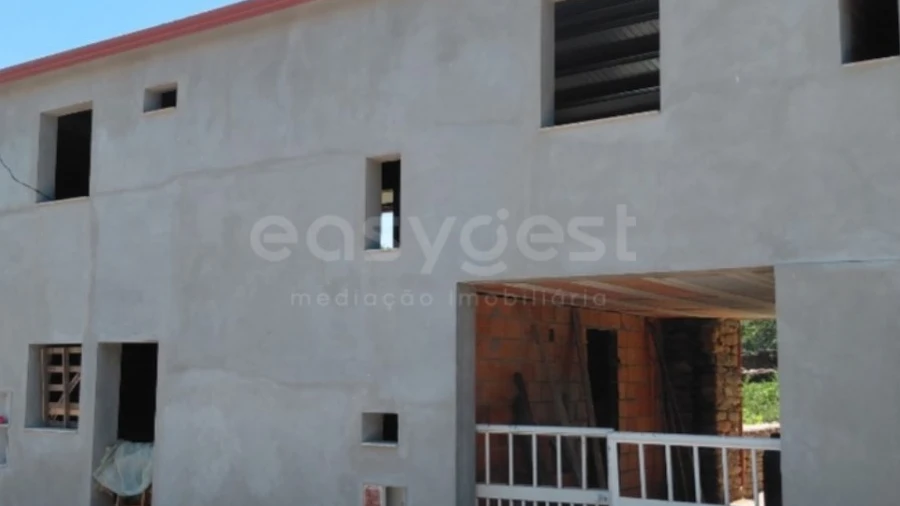 Moradia T4 para Venda em Vilarinho dos Galegos e Ventozelo